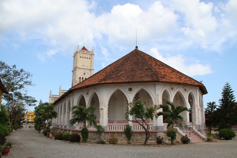 Nhà Thờ Tấn Tài