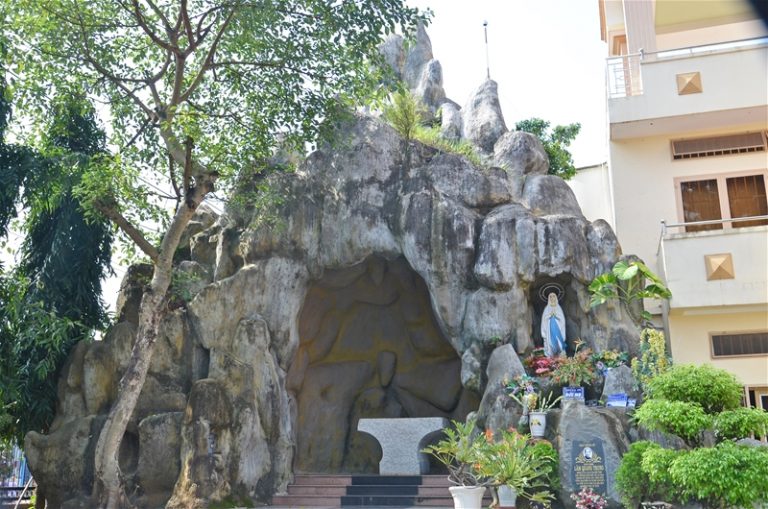Nhà thờ chánh tòa Xuân Lộc