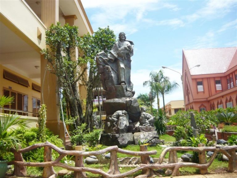 Nhà thờ chánh tòa Xuân Lộc