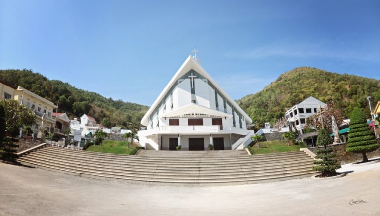 Nhà Thờ Bến Đá