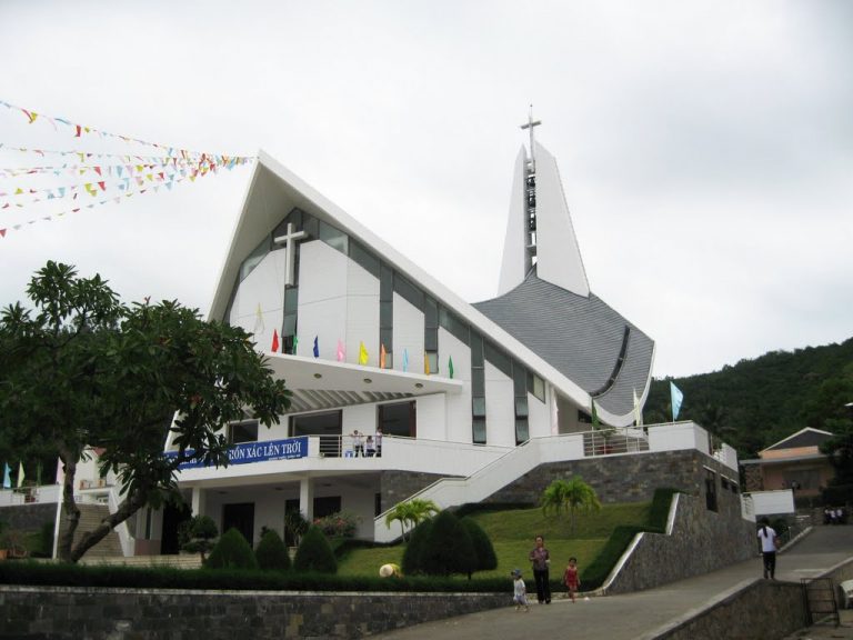 Nhà Thờ Bến Đá