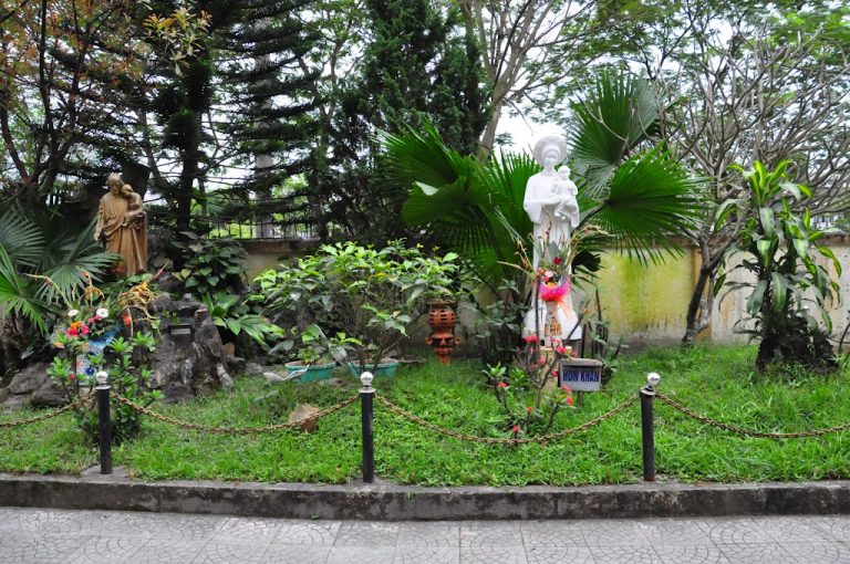 Nhà Thờ Bến Ngự