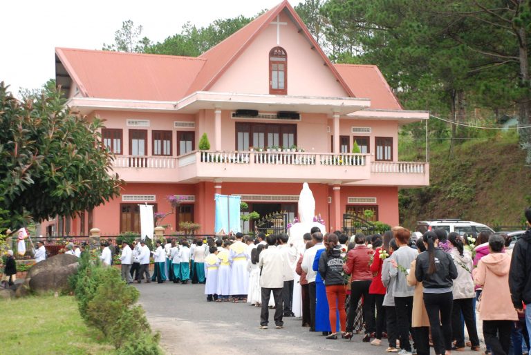 Nhà Thờ Tùng Lâm