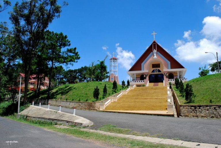 Nhà Thờ Tùng Lâm