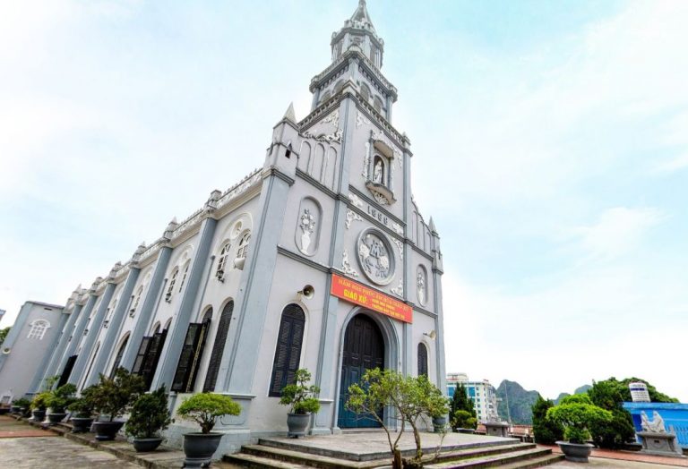 Giờ lễ nhà thờ Hòn Gai