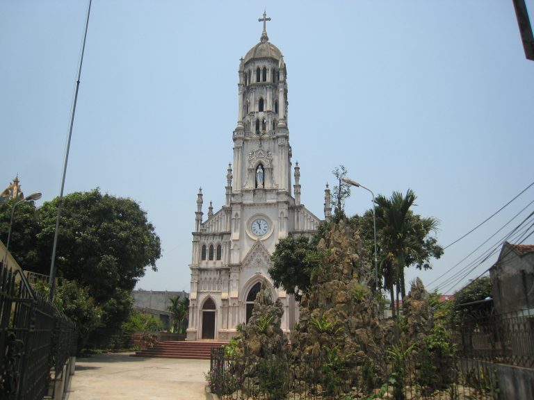 Giờ lễ Nhà thờ Quyết Tiến