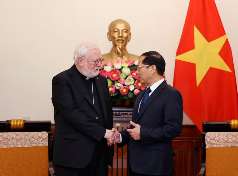 Hình ảnh Bộ Trưởng Ngoại giao Bùi Thanh Sơn tiếp ngoại trưởng Tòa Thánh Vatican Paul Richard Gallagher