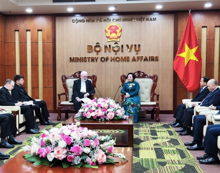 Bộ Trưởng Phạm Thị Thanh Trà đã tiếp đón Ngoại Trưởng Toà Thánh Vatican.