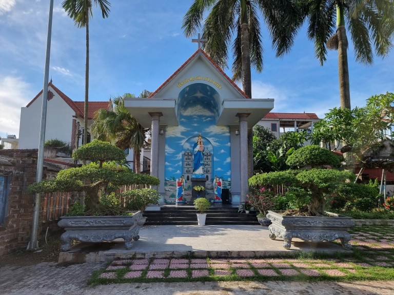 Nhà Thờ Bái Xuyên (Bái Vàng)