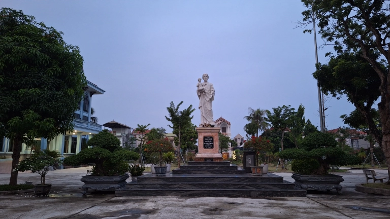 Nhà Thờ Bái Xuyên (Bái Vàng)