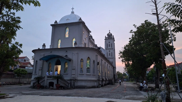 Nhà Thờ Bái Xuyên (Bái Vàng)