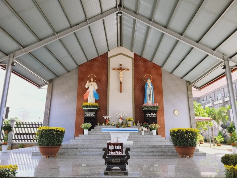 Nhà Thờ Bạch Lâm