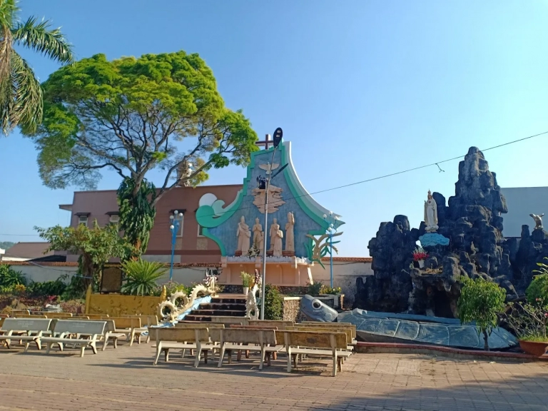 Nhà Thờ Hưng Bình