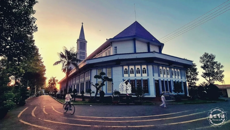 Nhà Thờ Dốc Mơ
