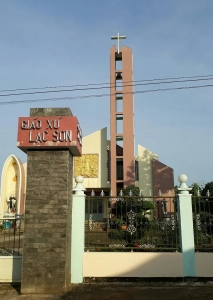 Nhà Thờ Lạc Sơn – Giáo phận Xuân Lộc