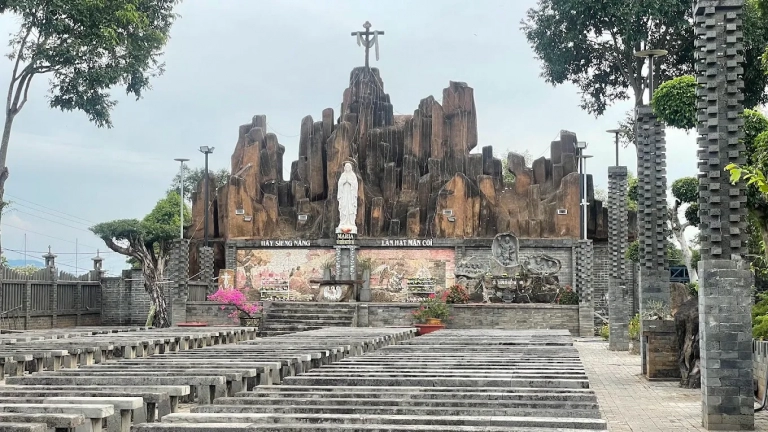 Nhà Thờ Lợi Hà