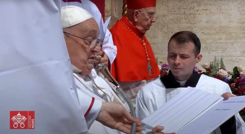 Hình ảnh cuối cùng của Đức Giáo Hoàng Francis, trước khi về với Chúa, Ngài còn tham dự Thánh lễ Phục sinh ở Quảng trường Thánh Peter và gặp Phó tổng thống Mỹ JD Vance