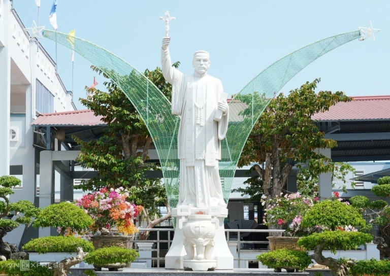 Nhà Thờ Tắc Sậy (Trung Tâm Hành Hương Tắc Sậy – Cha Phanxicô Xaviê Trương Bửu Diệp)