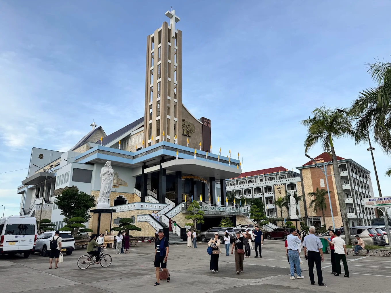 Khu vực nhà thờ Tắc Sậy và phần mộ cha Trương Bửu Diệp sẽ được lắp đặt màn hình LED, hệ thống âm thanh và nhà rạp phục vụ người tham dự lễ tuyên phong Chân phước